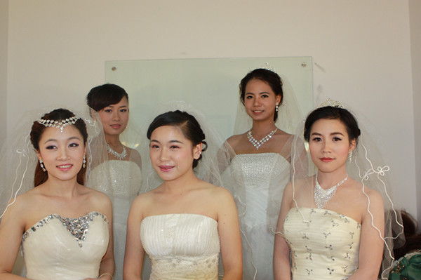 温州吉田化妆造型学校A2班举行了第一轮新娘妆考核 温州化妆培训学校